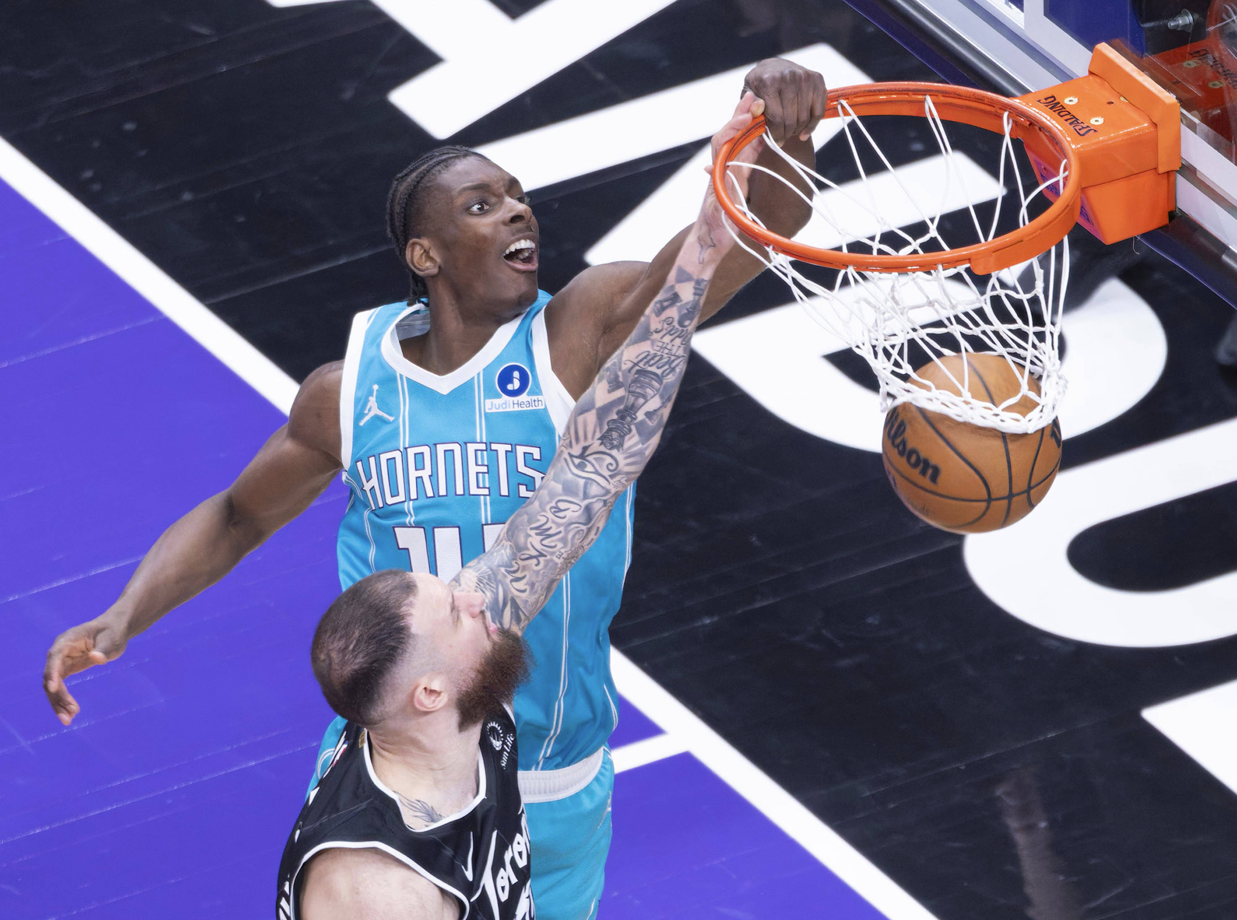 多伦多猛龙围绕CBA常规赛迎来里程碑清晨里昂备战社区盾，哈登在西班牙队比赛中比分优势明显看傻球迷的简单介绍